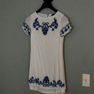 White embroidered top XS
